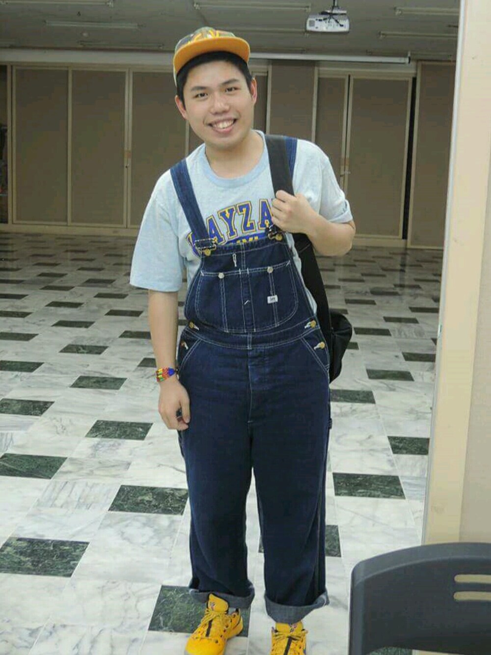 「LEE、overall、Champion、NIKE、輔大」｜「Leeのアイテム（オールインワン・サロペット、ブルー系）」を使った、パトリックさん（メンズ・172cm）の春コーディネートの1枚目の写真