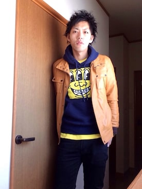 「蛍光カラー」｜「アイテム（その他アウター）」を使った、ジョーさん（メンズ・177cm）の冬コーディネート