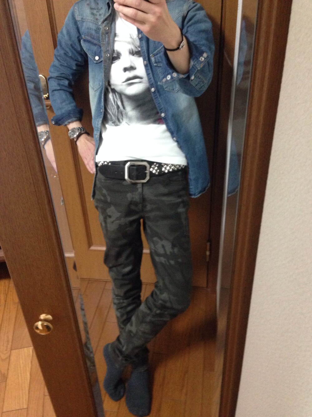 「HYSTERIC GLAMOURのアイテム（Tシャツ/カットソー、ホワイト系）」を使った、toshiさん（メンズ・167cm）の春コーディネートの1枚目の写真