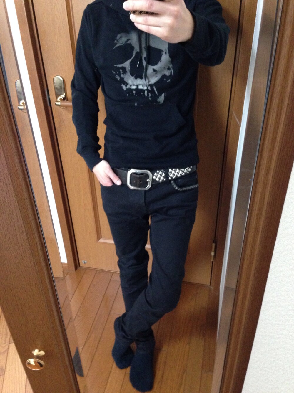「HYSTERIC GLAMOURのアイテム（パーカー、ブラック系）」を使った、toshiさん（メンズ・167cm）の春コーディネートの1枚目の写真