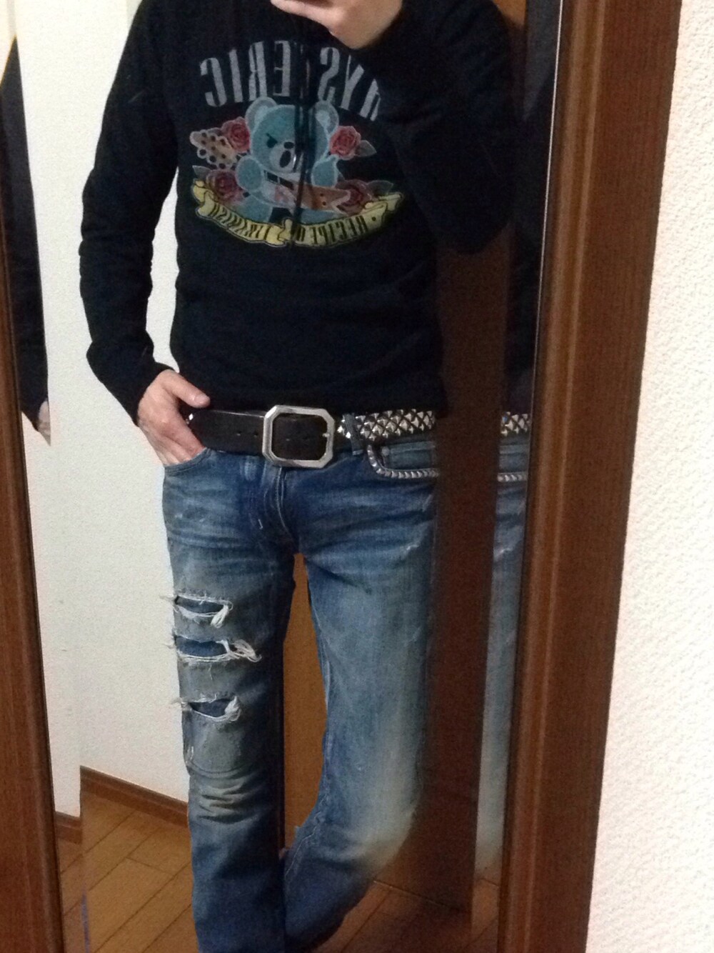 「ヒステリックグラマー」｜「HYSTERIC GLAMOURのアイテム（パーカー、ブラック系）」を使った、toshiさん（メンズ・167cm）の春コーディネートの1枚目の写真
