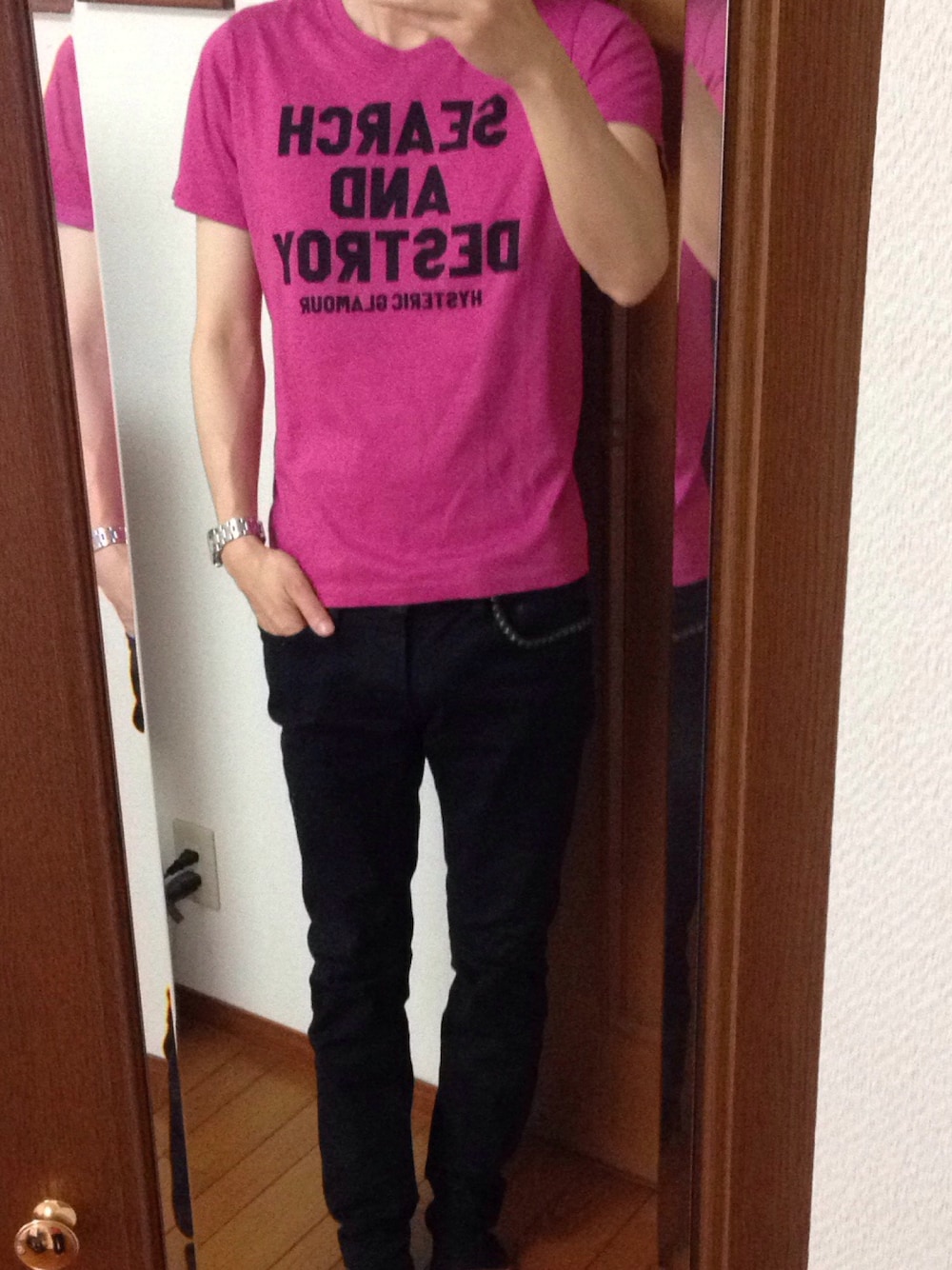 「ヒステリックグラマー、ロレックス」｜「HYSTERIC GLAMOURのアイテム（Tシャツ/カットソー、ピンク系）」を使った、toshiさん（メンズ・167cm）の夏コーディネートの1枚目の写真