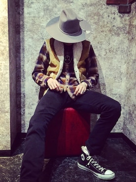 「アイテム（ダウンベスト、ブラウン系）」を使った、trampさん（メンズ・180cm）の春コーディネート