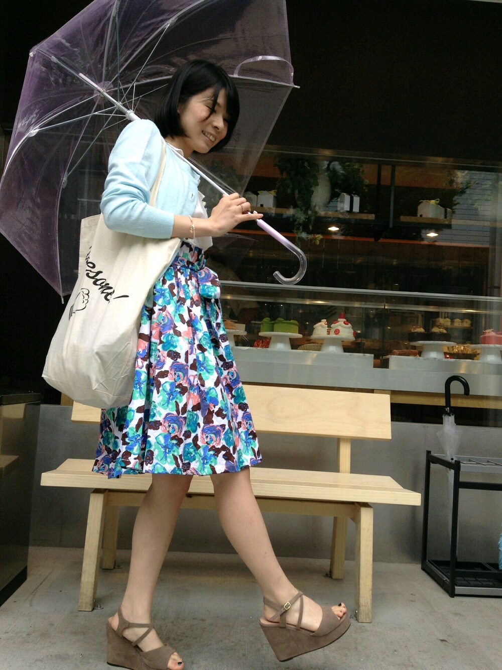 「雨の日、厚底サンダル、やる気だす、表参道、休日、アイスケーキ」｜「mysty womanの花柄プリントスカート（スカート、その他）」を使った、E-moiさん（レディース・155cm）の夏コーディネートの1枚目の写真