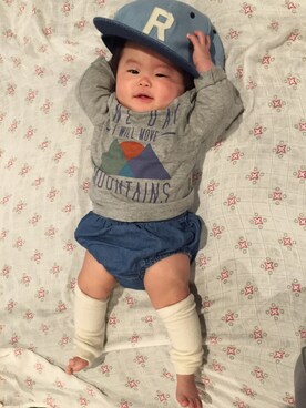 「OLD NAVY（オールドネイビー）のアイテム（Tシャツ/カットソー、グレー系）」を使った、yurimariさん（レディース・70cm）の春コーディネート