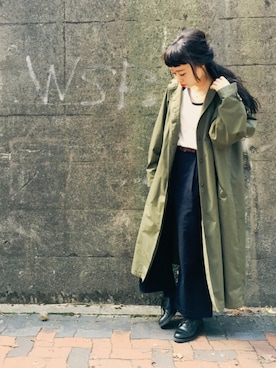 「アイテム（トレンチコート、グリーン系）」を使った、あべかわさん（レディース・160cm）の秋コーディネート