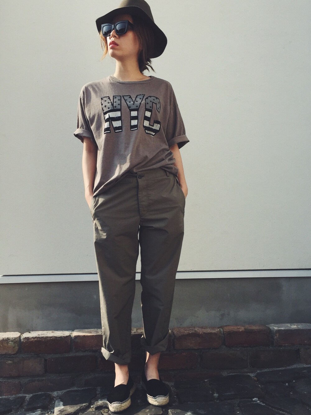 「BALENCIAGA、CELINE、シンプル、アースカラー、ビンテージ、ノームコア、ブラック、バレンシアガ、セリーヌ」｜「CHERRYPIPIのアイテム（Tシャツ/カットソー、グレー系）」を使った、HIROMI MIYANAGAさん（レディース・167cm）の夏コーディネートの1枚目の写真