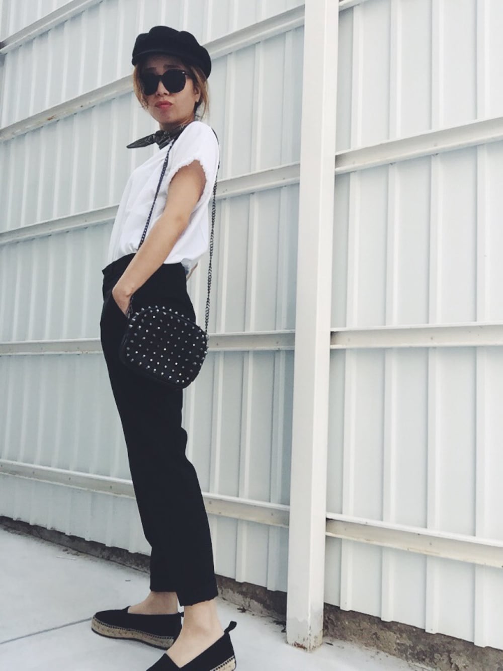 「CHERRYPIPI、BALENCIAGA、シンプル」｜「CHERRYPIPIのアイテム（Tシャツ/カットソー、ホワイト系）」を使った、HIROMI MIYANAGAさん（レディース・167cm）の夏コーディネートの1枚目の写真
