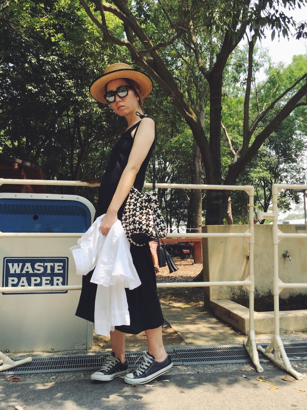 「CHERRYPIPI、ZARA、シンプル、モノトーン、マキシ丈ワンピース」｜「ZARAのアイテム（ショルダーバッグ、ブラック系）」を使った、HIROMI MIYANAGAさん（レディース・167cm）の夏コーディネートの1枚目の写真