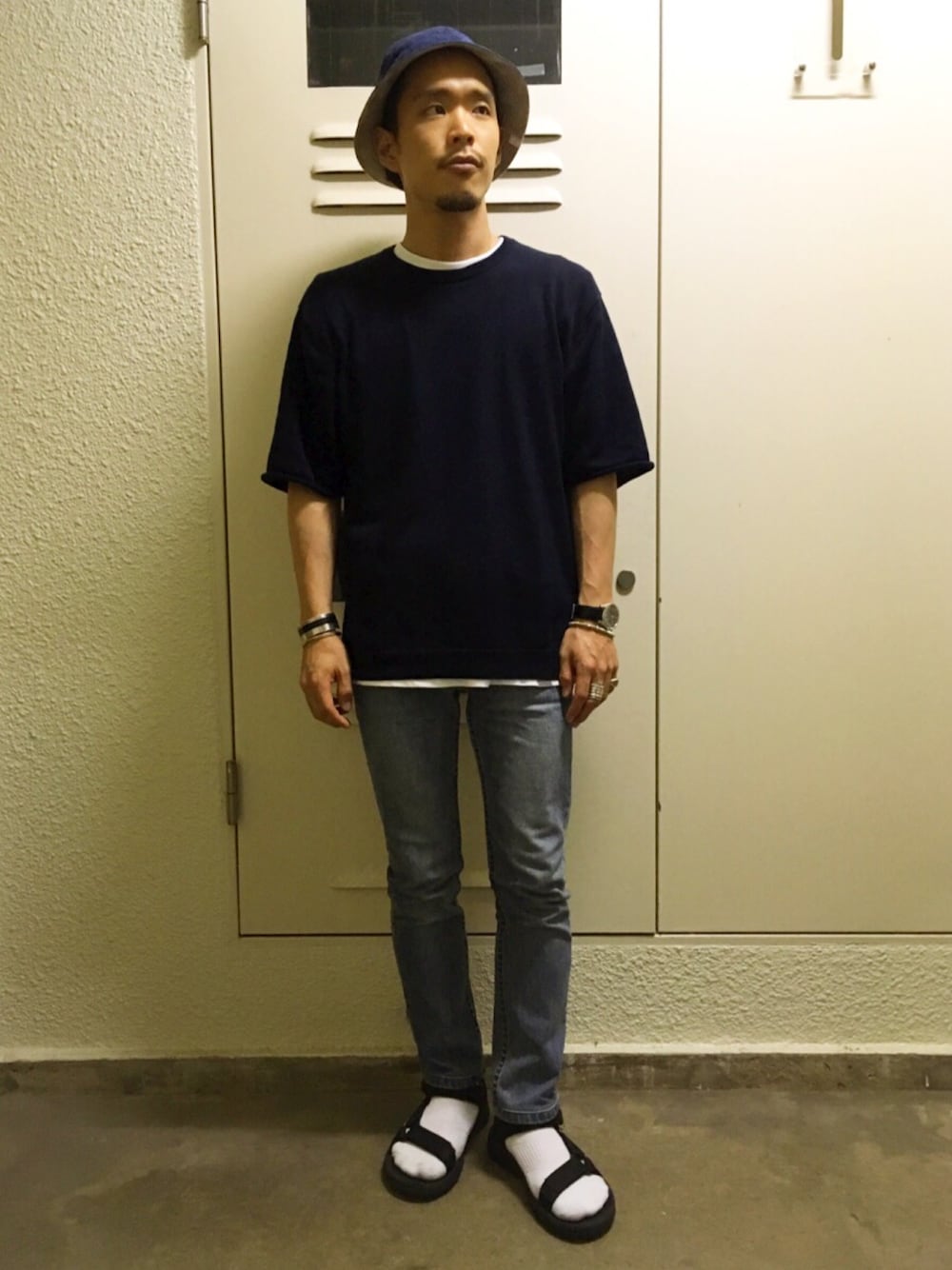 「シンプル、Tシャツ、カジュアル、大人カジュアル、summer、スキニーデニム、ハット、シンプルコーデ、ビッグシルエット、ビッグT」｜「TRICKorTREATのクラッシャーベルハット（ハット、ブルー系）」を使った、BK201さん（メンズ・161cm）の夏コーディネートの1枚目の写真
