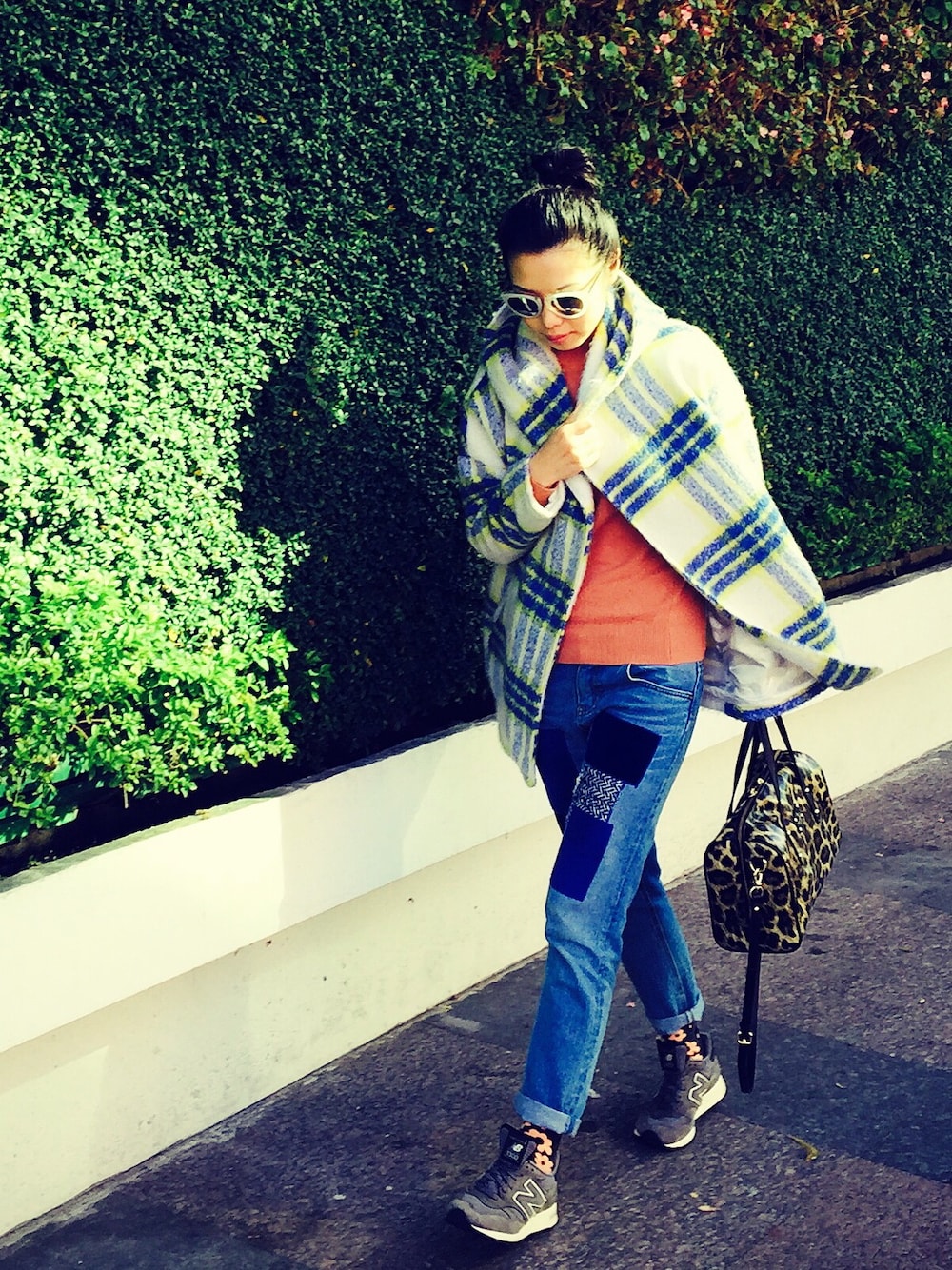 「winter、Chilling、casual、Sunnyday、vacation、colorful」｜「STYLENANDAのアイテム（ニット/セーター、オレンジ系）」を使った、Janさん（レディース・170cm）の冬コーディネートの1枚目の写真