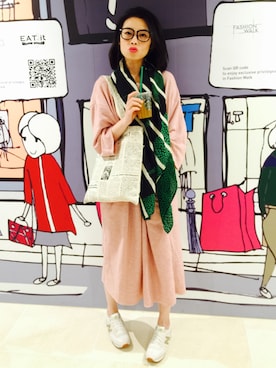 「MONKI（モンキ）のアイテム（マフラー）」を使った、Janさん（レディース・170cm）の春コーディネート