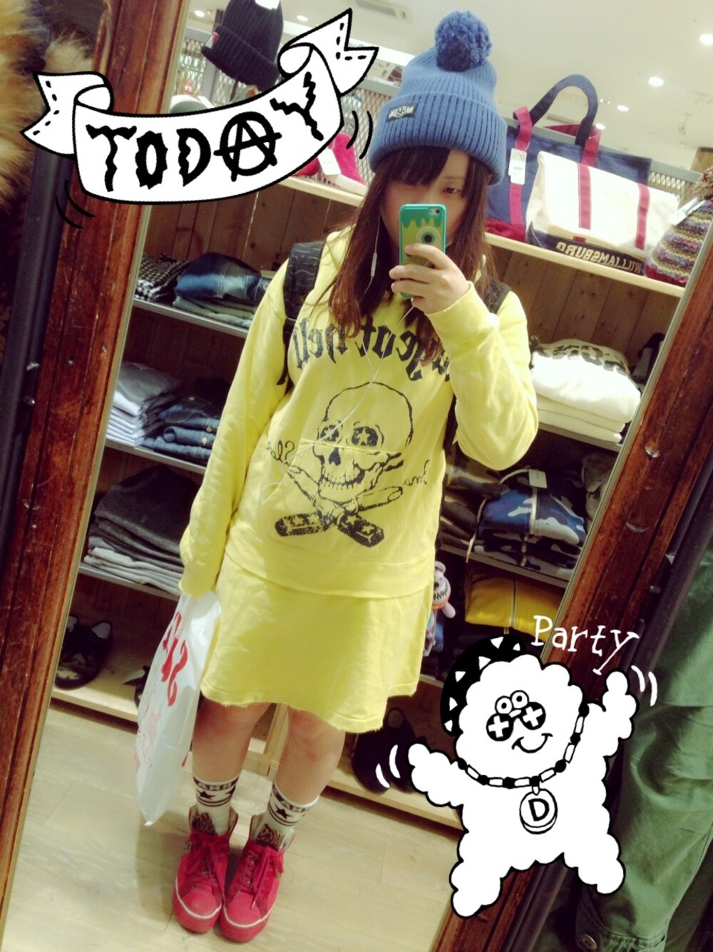 「RNAのL9353 Lipスティックスカルパーカーワンピース（ワンピース、イエロー系）」を使った、ゆかりんさん（レディース・152cm）の冬コーディネートの1枚目の写真