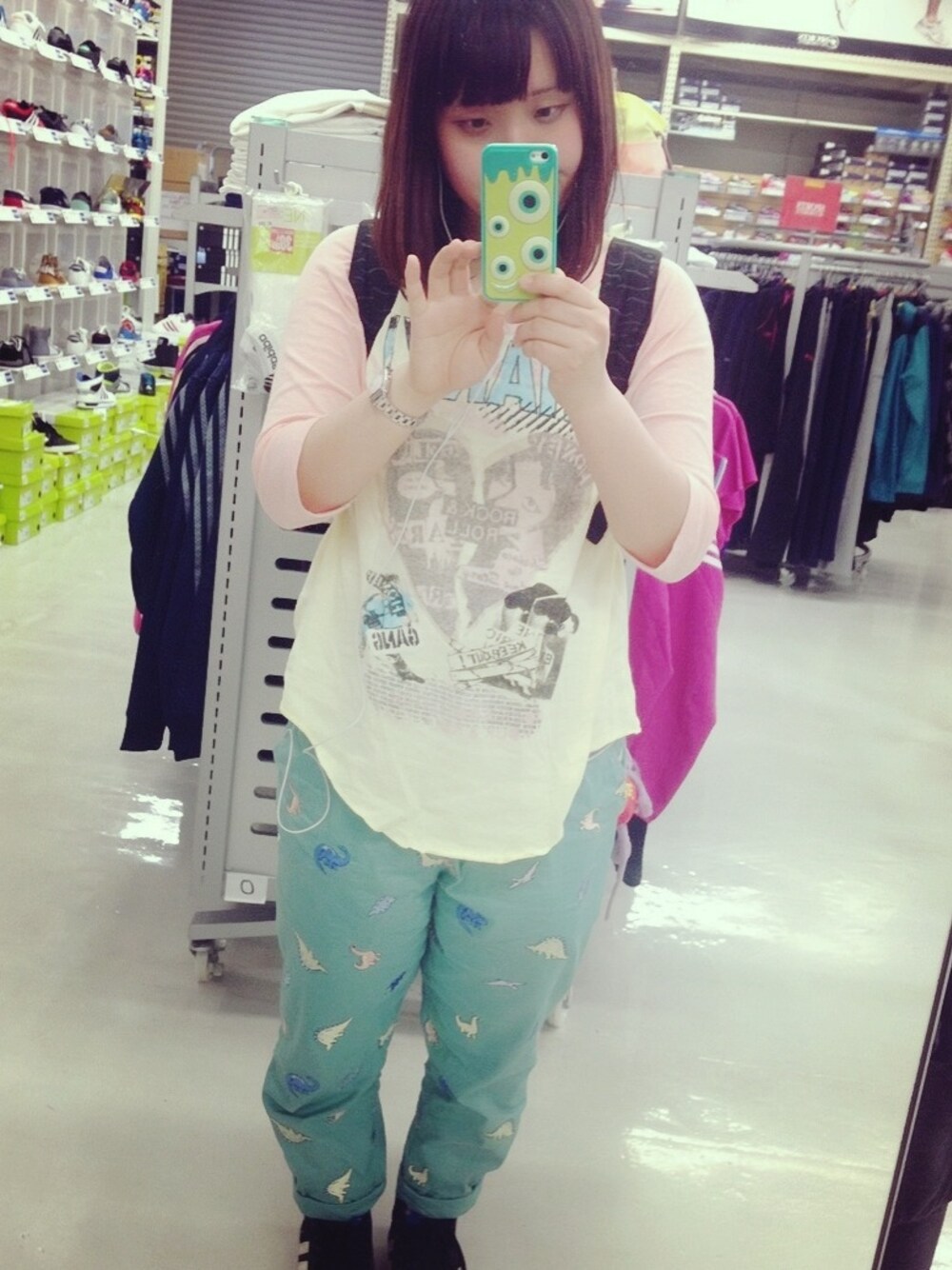 「RNAのL8718 SHAKY PtラグランT（Tシャツ/カットソー、イエロー系）」を使った、ゆかりんさん（メンズ・152cm）の冬コーディネートの1枚目の写真