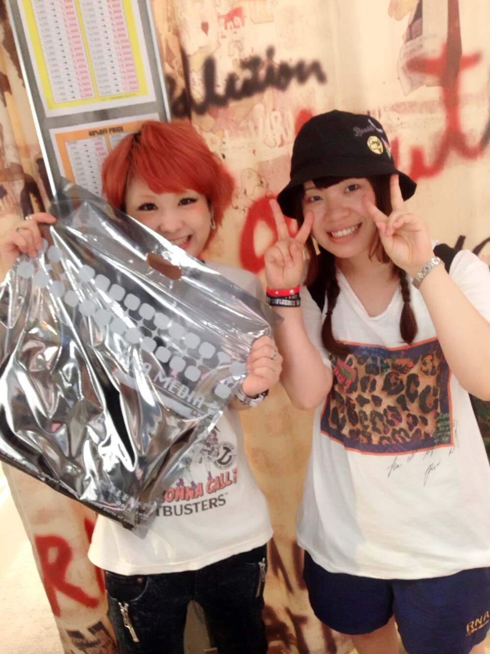 「RNAのM0013 スカーフ柄ちょいルーズTシャツ（Tシャツ/カットソー、ホワイト系）」を使った、ゆかりんさん（レディース・152cm）の秋コーディネートの1枚目の写真