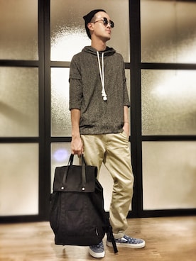 「CLOT（クロット）のアイテム（パーカー）」を使った、Derek Tsangさん（メンズ・175cm）の秋コーディネート