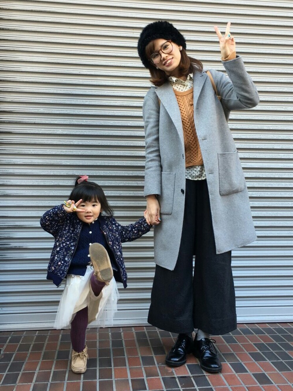 「コート、ステンカラーコート、ニットセーター、GU、ワイドパンツ、親子コーデ、キッズコーデ」｜「LE CIEL BLEUのステンカラーコート（ステンカラーコート、グレー系）」を使った、TKCさん（メンズ・174cm）の冬コーディネートの1枚目の写真