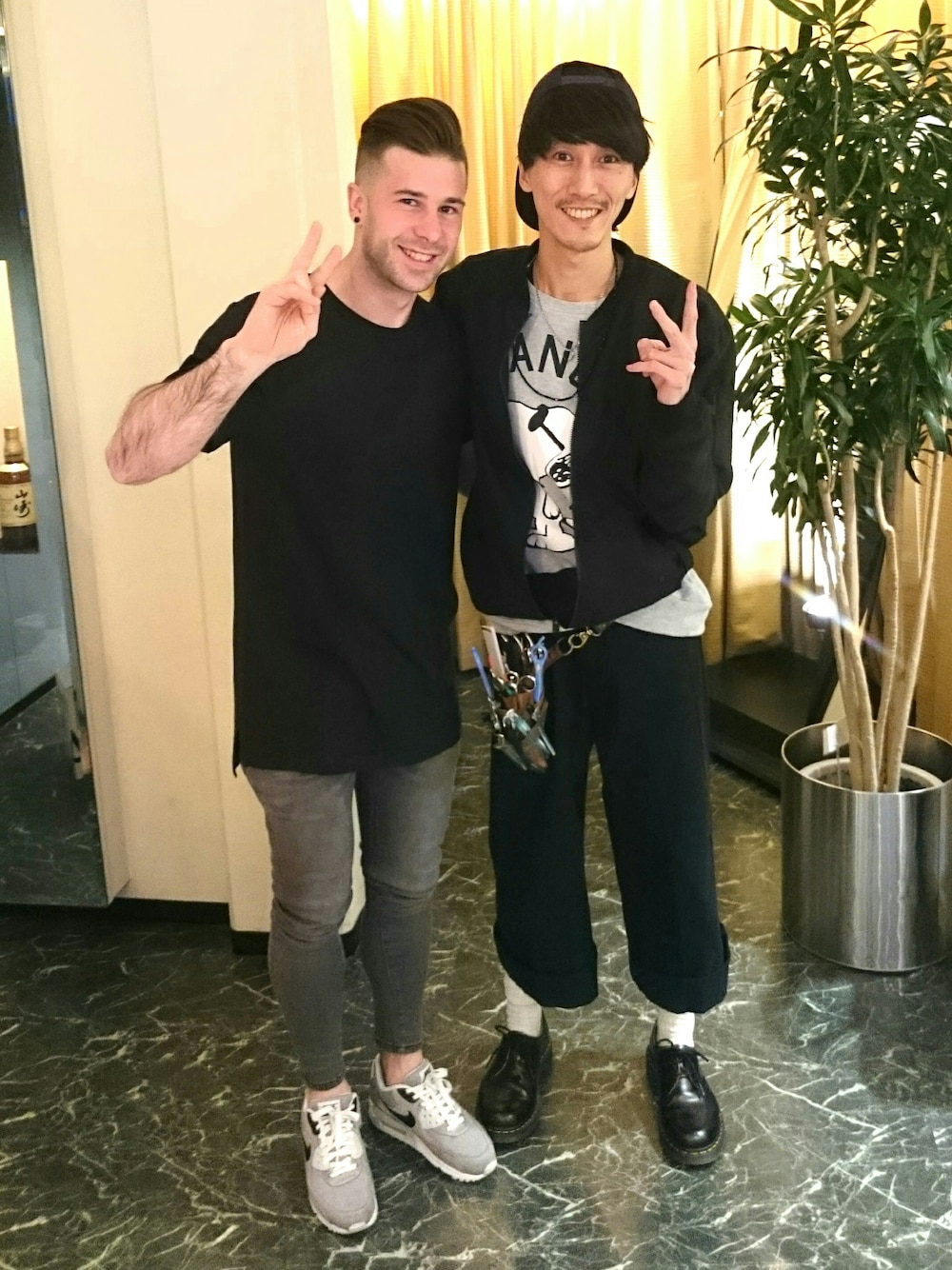 「ワイドパンツ、ブラックコーデ、モノトーン、黒、オトナカジュアル、モード、冬コーデ、寒い、美容師」｜「Bershkaのアイテム（ジャケット/アウター、ブラック系）」を使った、TKCさん（メンズ・174cm）の冬コーディネートの1枚目の写真