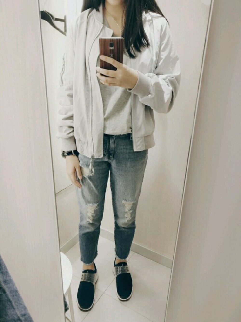 「UNIQLOのアイテム（デニムパンツ、ブルー系）」を使った、__99nさん（レディース・162cm）の秋コーディネートの1枚目の写真