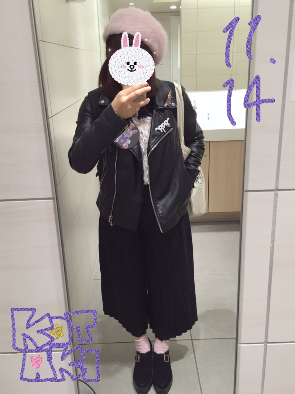 「高校野球、野球観戦、黒×ピンク、ライダース、プリーツパンツ」｜「UNIQLOのアイテム（Tシャツ/カットソー、ブラック系）」を使った、KOTAKIさん（レディース・150cm）の秋コーディネートの1枚目の写真