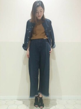 「アパートバイローリーズ」｜「アイテム（デニムジャケット）」を使った、エミリさん（レディース・158cm）の秋コーディネート