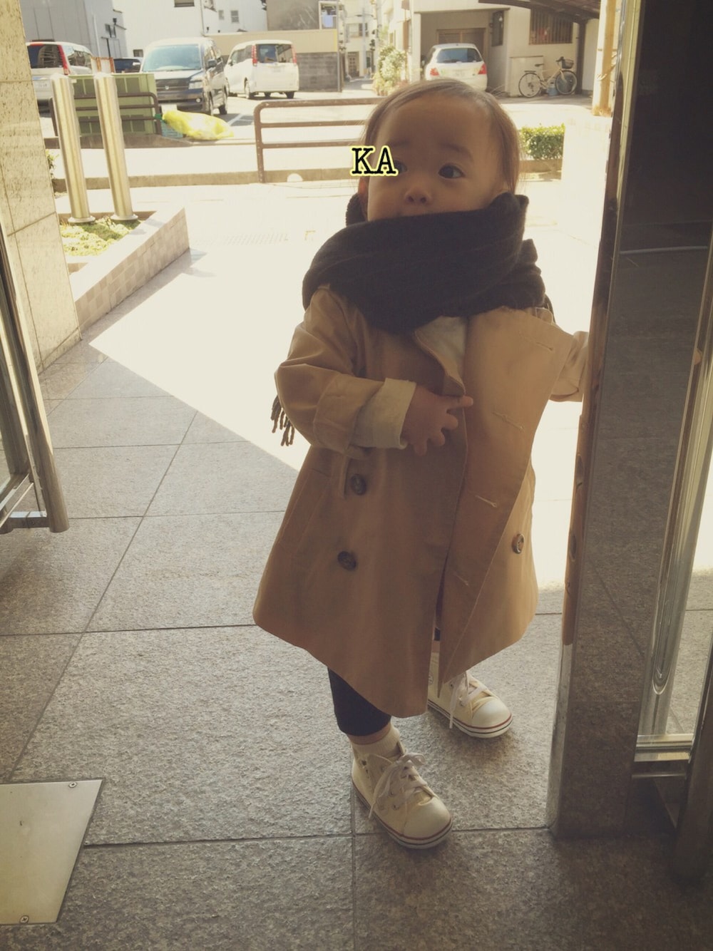 「娘コーデ、1歳、キッズコーデ、おんなのこ、女の子、トレンチフェス☆」｜「BREEZEのトレンチコート（トレンチコート、ベージュ系）」を使った、かなみいさん（キッズ・80cm）の冬コーディネートの1枚目の写真