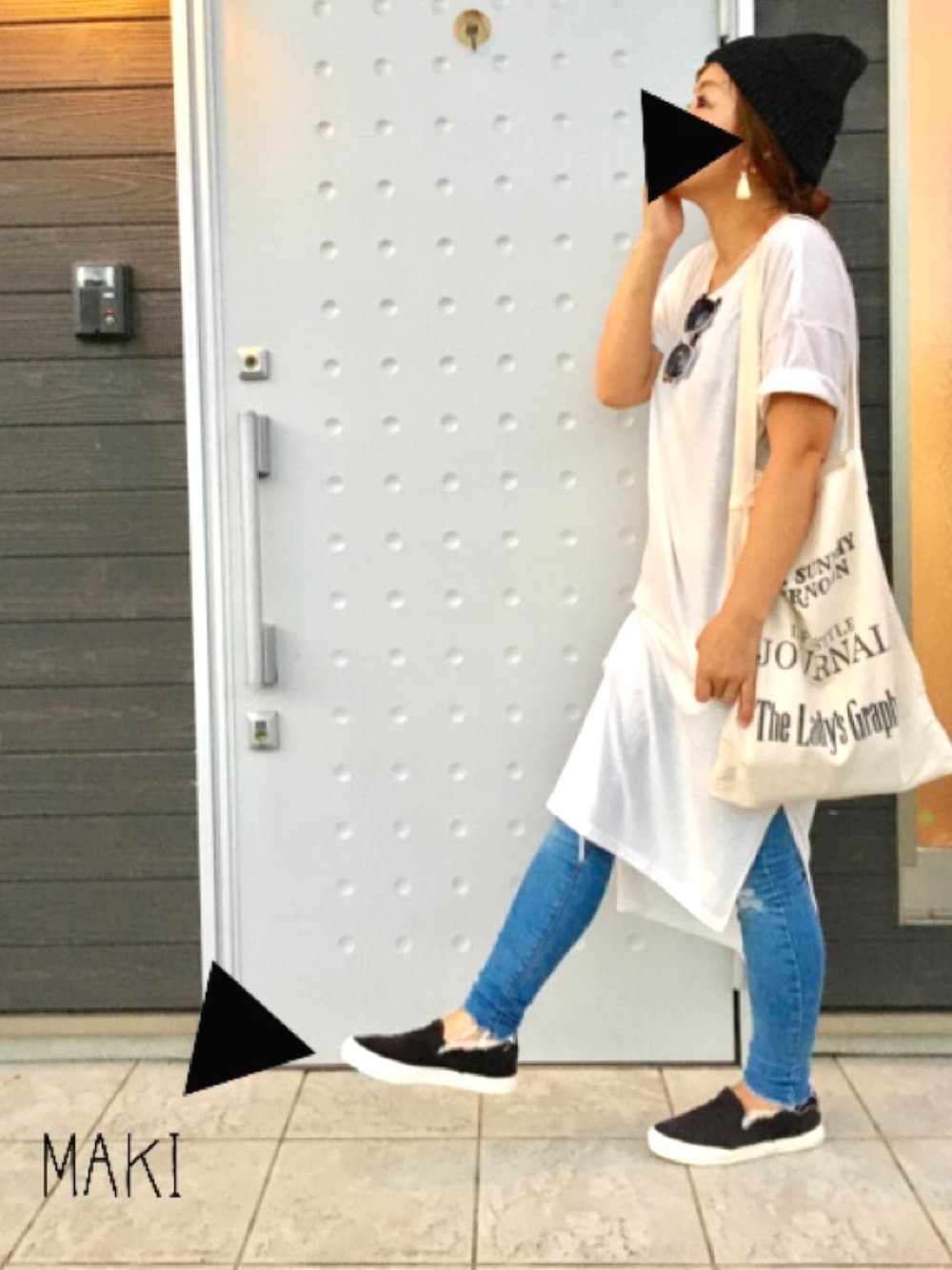 「秋コーデ、大人カジュアル、ラフ、denim、トートバッグ、TODAYFUL、ワンショルダー、Tシャツワンピ、スリッポン、ニット帽」｜「BEAUTY&YOUTH UNITED ARROWSのBY コットン ソリッド リブ ワッチ（ニットキャップ/ビーニー、ブラック系）」を使った、makiさん（レディース・161cm）の秋コーディネートの1枚目の写真