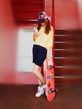 「Dip Drops（Dip Drops）のスニーカー（スニーカー、ホワイト系）」を使った、西上まなみさん（レディース・168cm）の春コーディネート