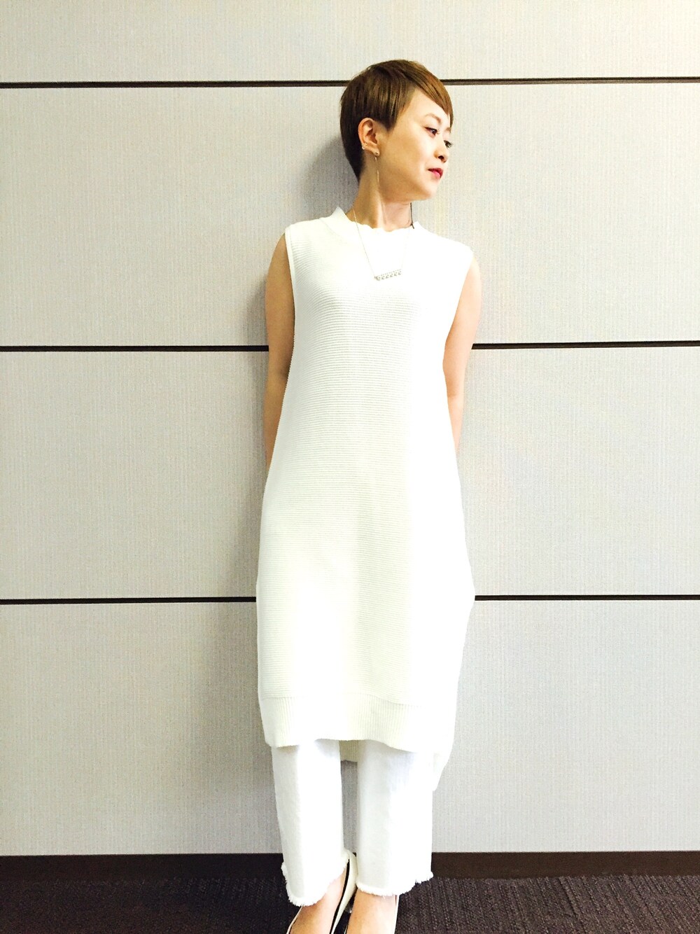 「white、simple、casualmode、spring」｜「rid.dle from...のアイテム（ベスト、ホワイト系）」を使った、micaさん（レディース・152cm）の春コーディネートの1枚目の写真