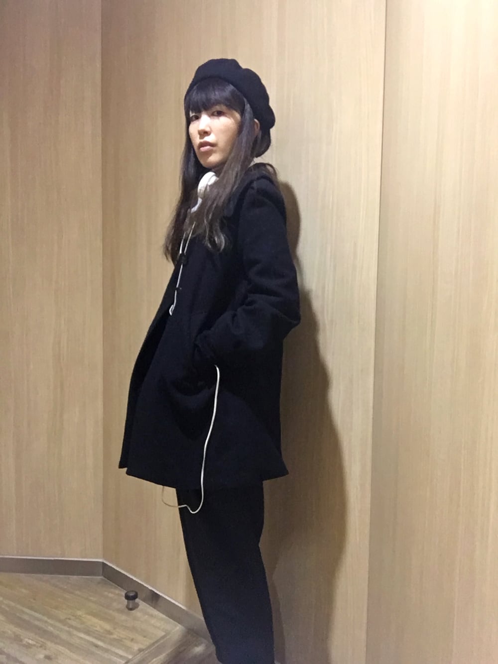 「黒、靴下チラ見せ、ベレー帽」｜「古着のアイテム（その他アウター、ブラック系）」を使った、toccotさん（レディース・159cm）の秋コーディネートの1枚目の写真