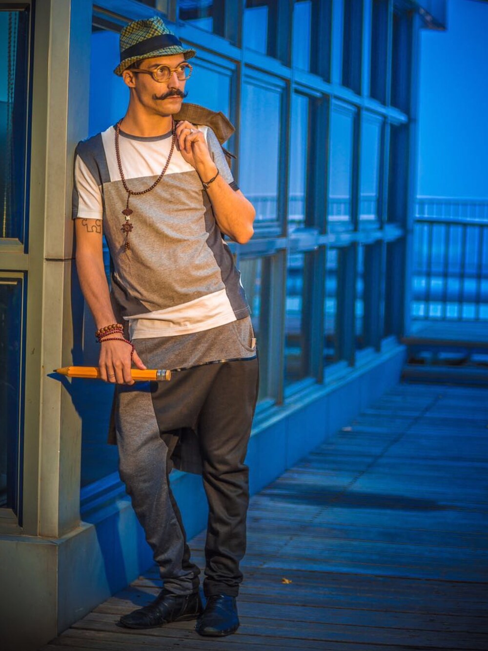 「hipster、dandy、asymmetric、mustache、Hong Kong、ZaloraxWear、ZALORAxWEARstylesquad、squadgoal」｜「Jack & Jonesのアイテム（Tシャツ/カットソー、その他）」を使った、Freddy Curiélさん（メンズ・175cm）の夏コーディネートの1枚目の写真