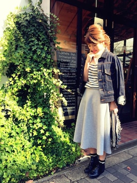 「アイテム（クラッチバッグ）」を使った、YUKO さん（レディース・156cm）の秋コーディネート