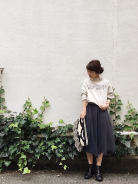 「アイテム（クラッチバッグ）」を使った、YUKO さん（レディース・156cm）の秋コーディネート