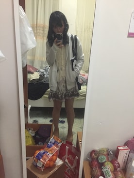「FREE PEOPLE（フリーピープル）のアイテム（ワンピース、ホワイト系）」を使った、红洋冲さん（レディース）の秋コーディネート
