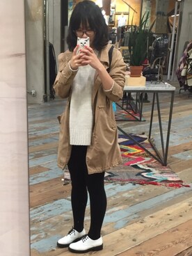 「ZARA（ザラ）のアイテム（トップス、ホワイト系）」を使った、红洋冲さん（レディース）の秋コーディネート