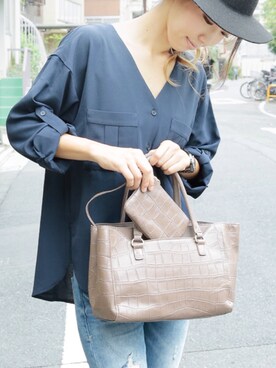 「アイテム（トートバッグ）」を使った、UNBILLIONさん（レディース）の秋コーディネート