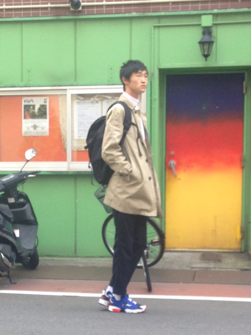 Supreme のトレンチコート（ベージュ系）を使った人気ファッション