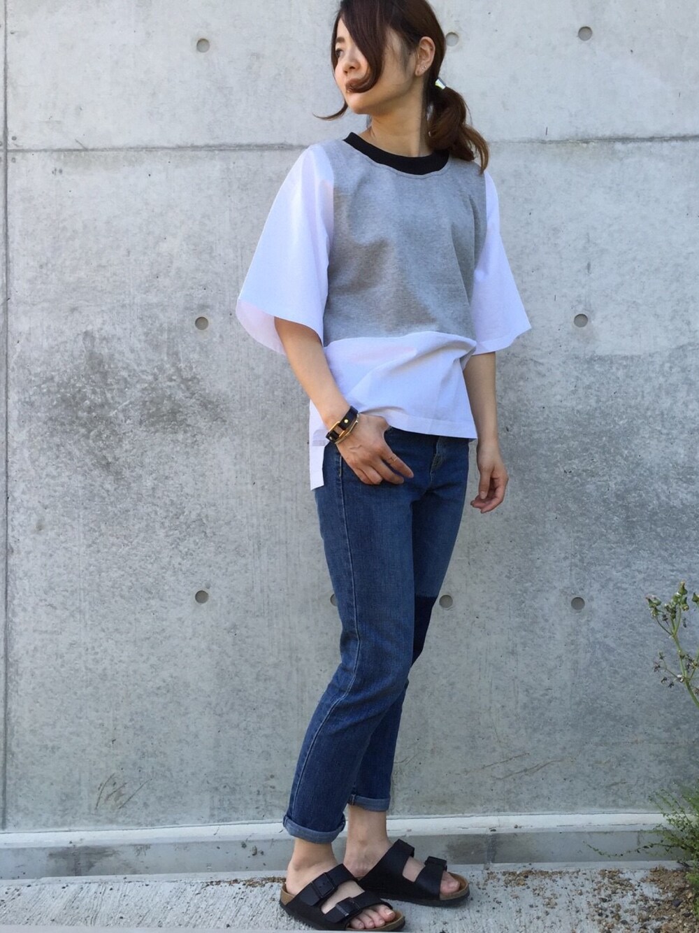 「BON BELL ESPOIRのアイテム（Tシャツ/カットソー、グレー系）」を使った、Nonさん（レディース・162cm）の春コーディネートの1枚目の写真