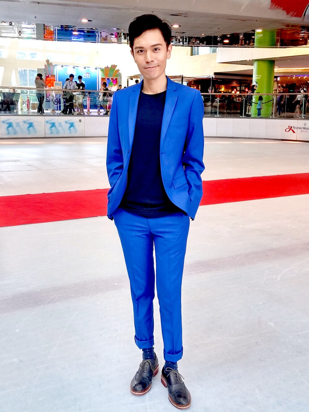 「blue、navy、boy、men、man、Suit、hongkong、hk、calvin」｜「TOPMANのアイテム（スーツジャケット、ブルー系）」を使った、calvinlamさん（メンズ・175cm）の夏コーディネートの1枚目の写真