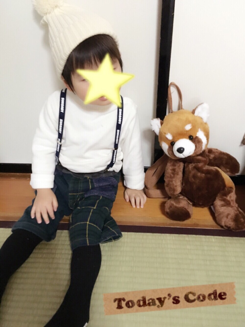 ホワイト系のトップス、グリーン系のその他パンツ、ホワイト系のニットキャップ/ビーニーを着用したキッズの冬コーディネートの1枚目の写真