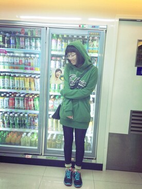 「NIKE（ナイキ）のアイテム（スニーカー、ホワイト系）」を使った、pitzさん（レディース・158cm）の春コーディネート