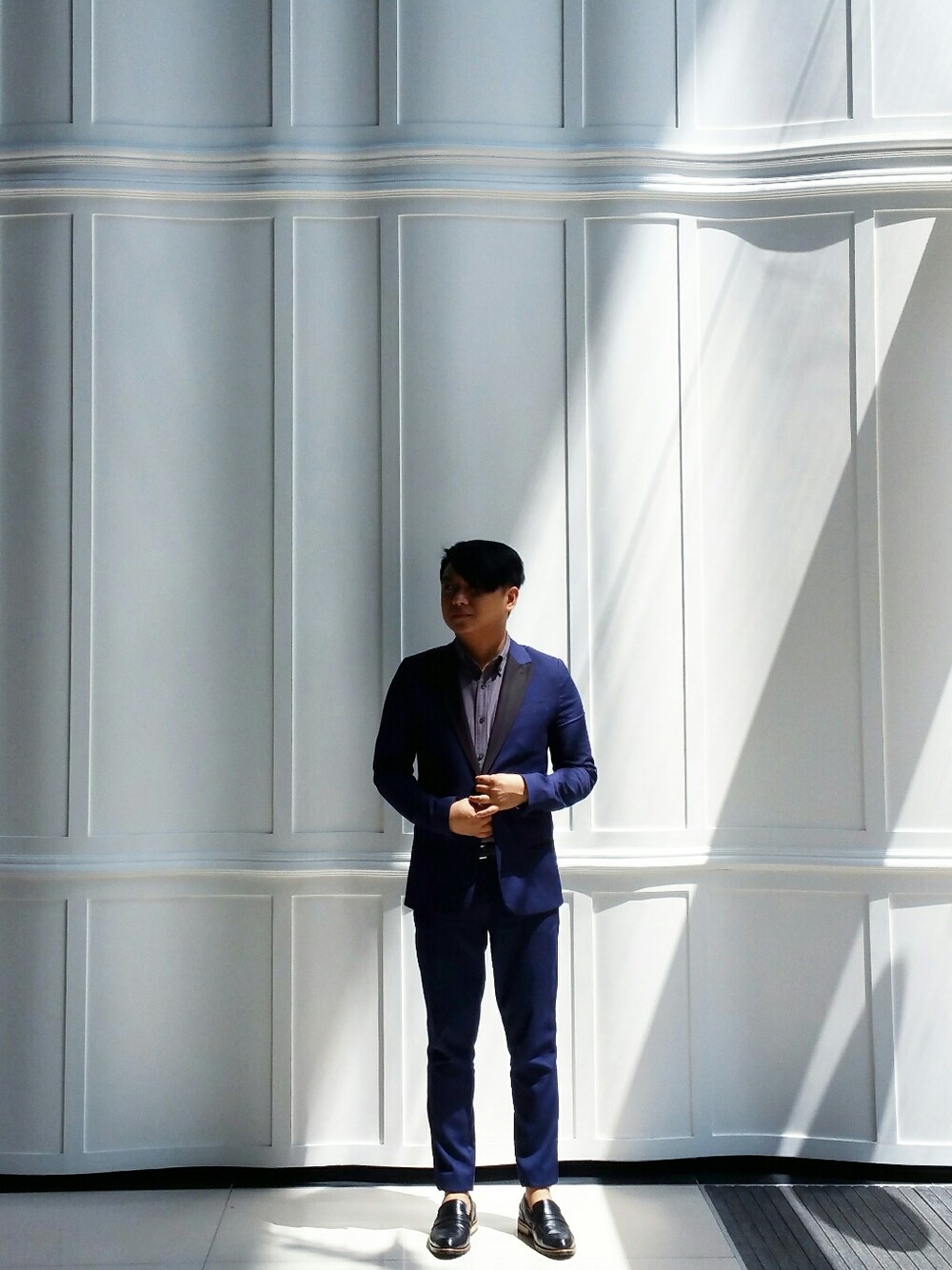 「Suit、tuxedo」｜「MANGOのアイテム（スーツジャケット、ブルー系）」を使った、S H E R N A Nさん（メンズ・165cm）の夏コーディネートの1枚目の写真