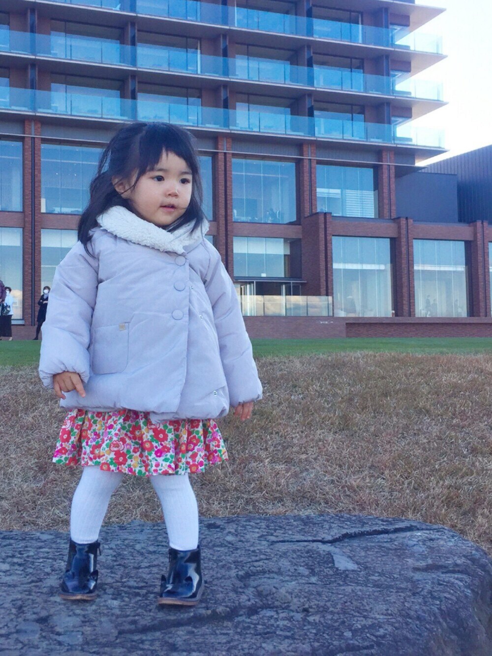 「クリスマス、クリスマスパーティー、リバティ、女の子、2歳2ヶ月、華やかコーデ」｜「しまむらのアイテム（タイツ/ストッキング、その他）」を使った、hono♪さん（キッズ・90cm）の冬コーディネートの1枚目の写真