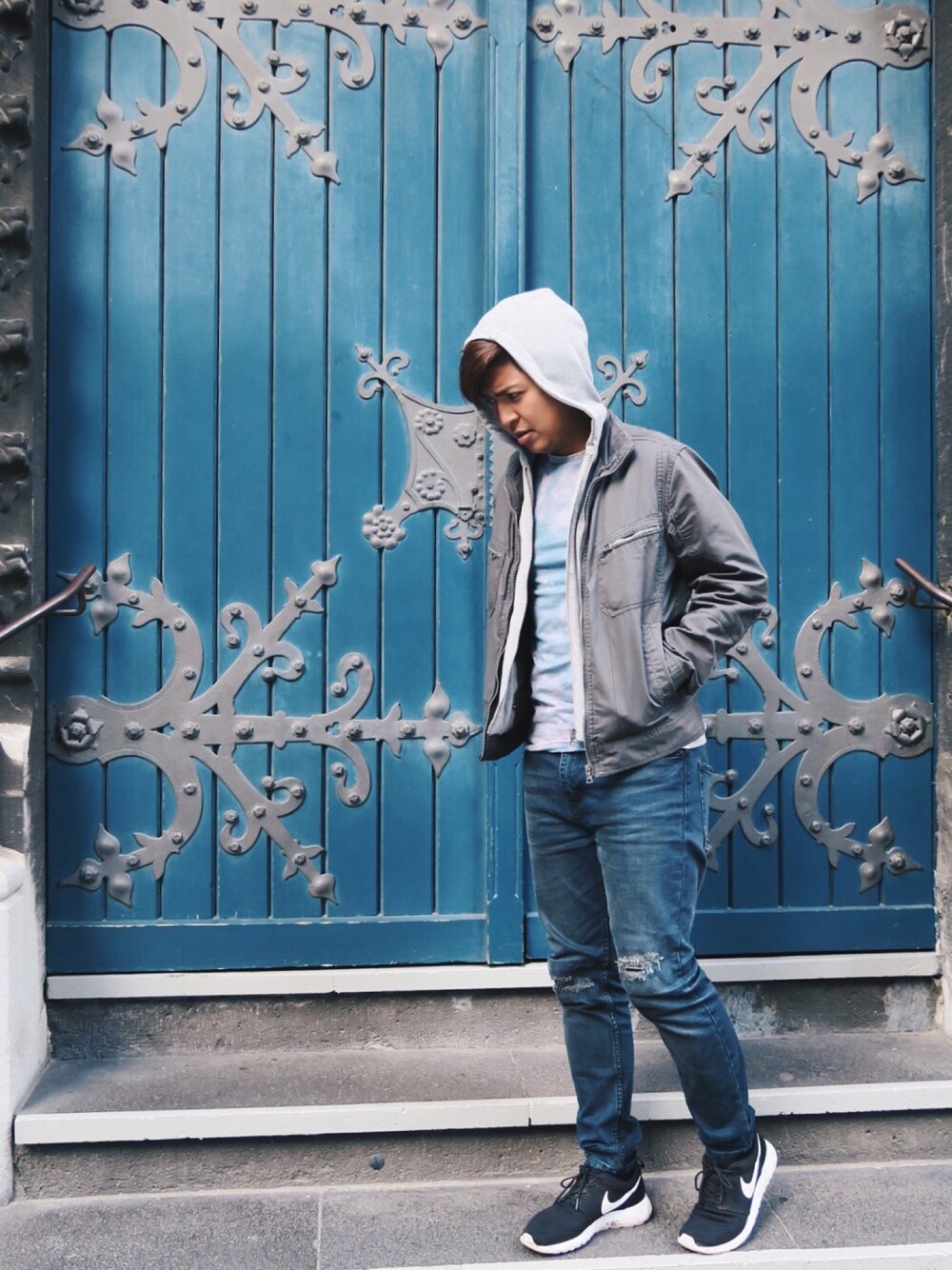 「ZaloraxWear、Zalora、ZALORAxWEARstylesquad、ootd、ootdhk、thebigmac18、guyswithstyle、zalorahk」｜「TOPMANのBlue Washed T-shirt（Tシャツ/カットソー、ブルー系）」を使った、Marky Regaladoさん（メンズ・175cm）の春コーディネートの1枚目の写真