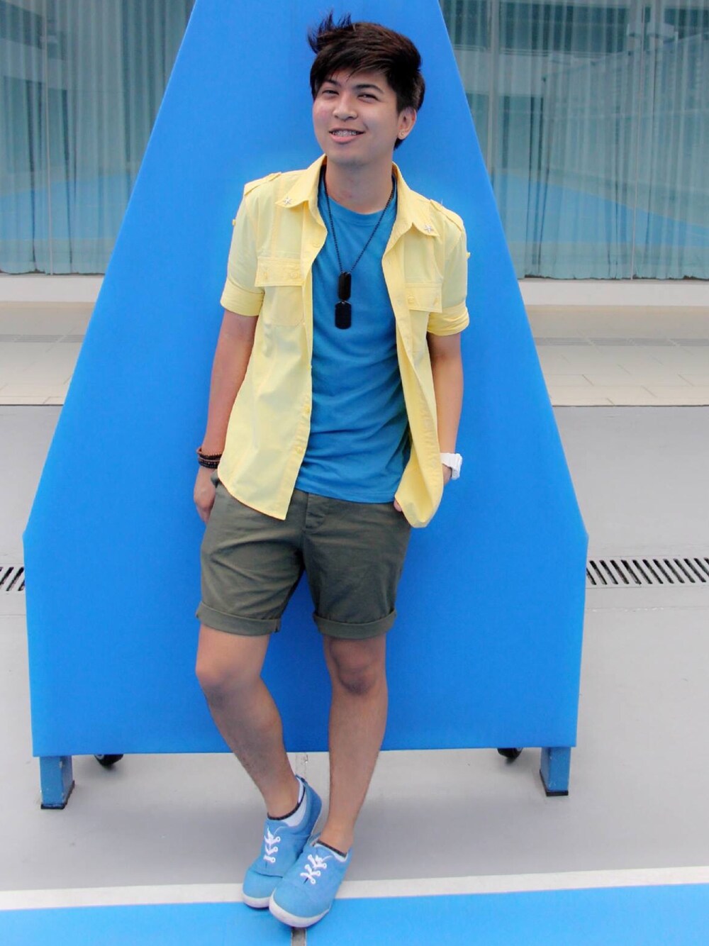 「ootd、ootdhk、guyswithstyle、thebigmac18、ZaloraxWear、Zalora、ZALORAxWEARstylesquad、zalorahk、zalora×wear、SQUAD」｜「G-SHOCKのアイテム（アナログ腕時計、ホワイト系）」を使った、Marky Regaladoさん（メンズ・175cm）の春コーディネートの1枚目の写真