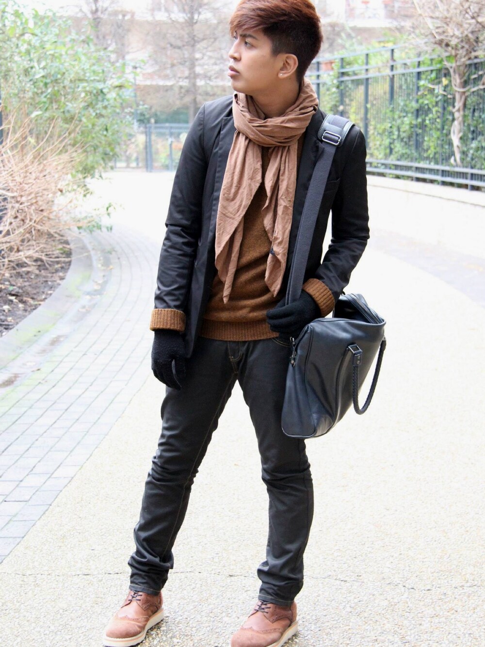 「ZaloraxWear、Zalora、ZALORAxWEARstylesquad、zaloramy、zalora×wear、zalorahk、guyswithstyle、WEARBOOKエントリー、WEARママ部、ootd」｜「H&Mのアイテム（マフラー、ブラウン系）」を使った、Marky Regaladoさん（メンズ・175cm）の春コーディネートの1枚目の写真