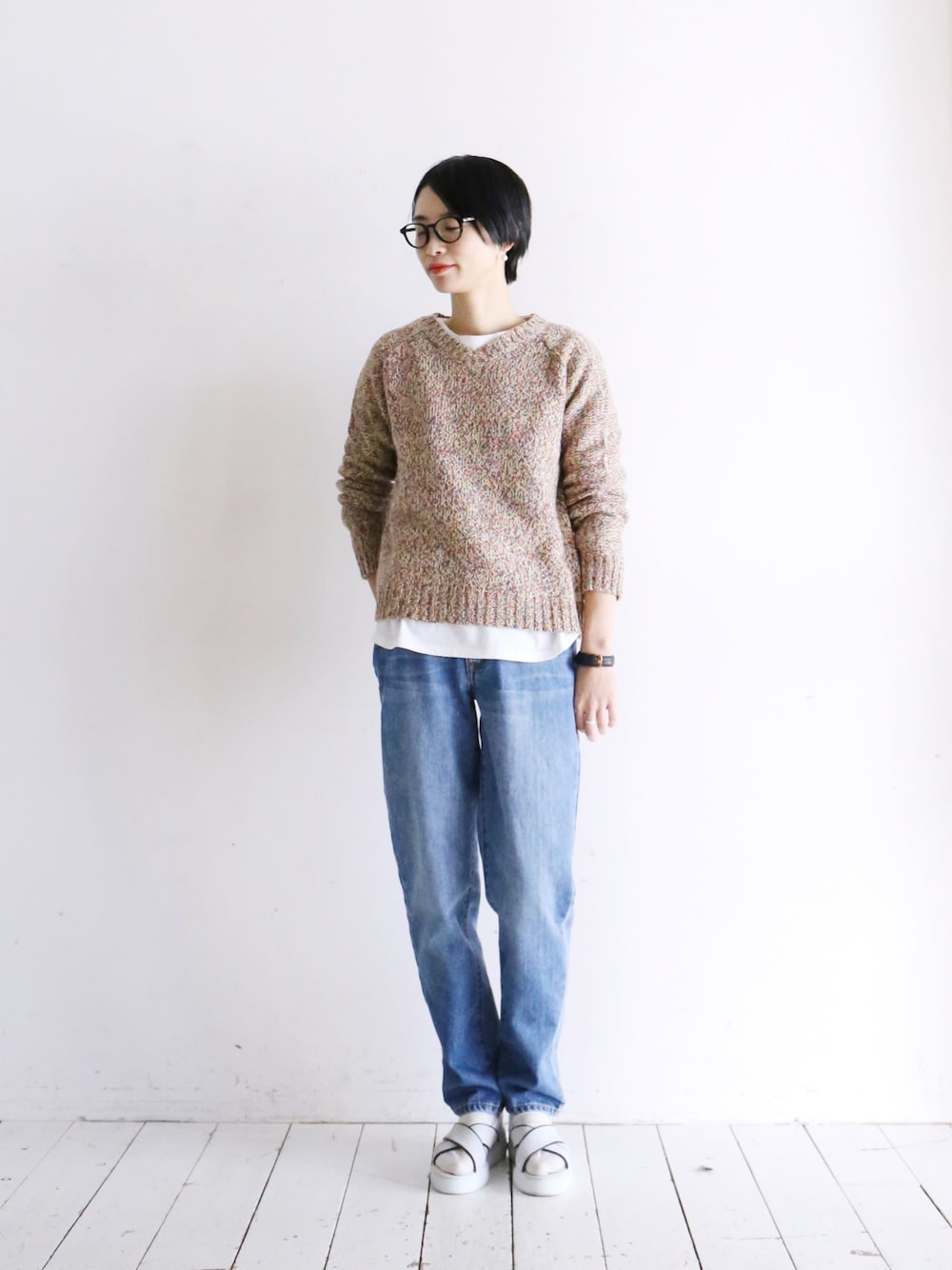 「ゆるコーデ、デニム、ニット、ラフ、休日スタイル、シンプルコーデ、ボーイフレンドデニム」｜「FIL DE FERのJOYTWEED Vﾈｯｸﾌﾟﾙｵｰﾊﾞｰ（ニット/セーター、オレンジ系）」を使った、watanabe.さん（レディース・163cm）の冬コーディネートの1枚目の写真