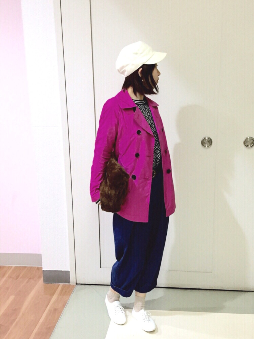 「休日スタイル、カジュアル、オトナ女子、プチプラ、トレンチコート、幾何学柄、デニム、キャップ、ファー、ファー小物」｜「WEARバンド部のアイテム（音楽/本・雑誌、その他）」を使った、star☆さん（レディース・160cm）の秋コーディネートの1枚目の写真