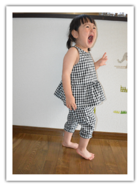 「アイテム（セットアップ、ブラック系）」を使った、iro917さん（キッズ・80cm）の春コーディネート