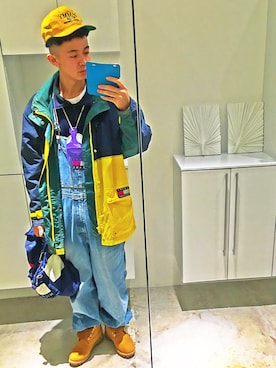 「TOMMY HILFIGER（トミーヒルフィガー）のアイテム（サロペット/オーバーオール）」を使った、YUTAROさん（メンズ・178cm）の冬コーディネート